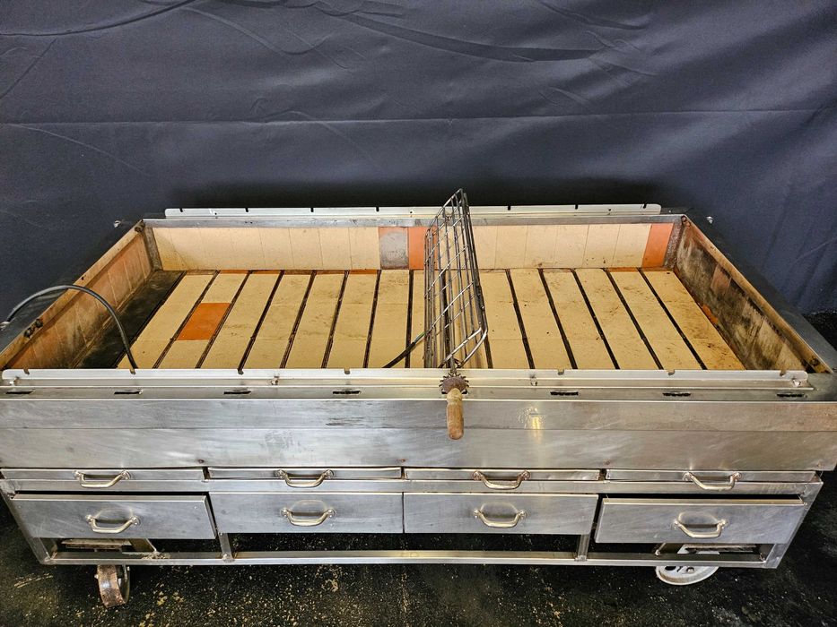 Grelhador a carvão para frangos