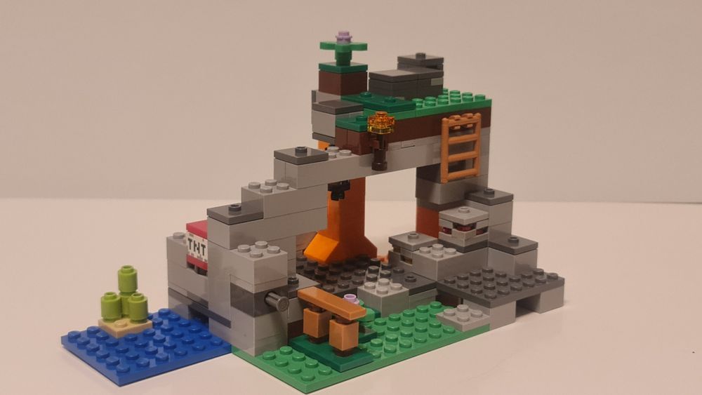 Zestaw Lego Minecraft 21141 Jaskinia Zombie
