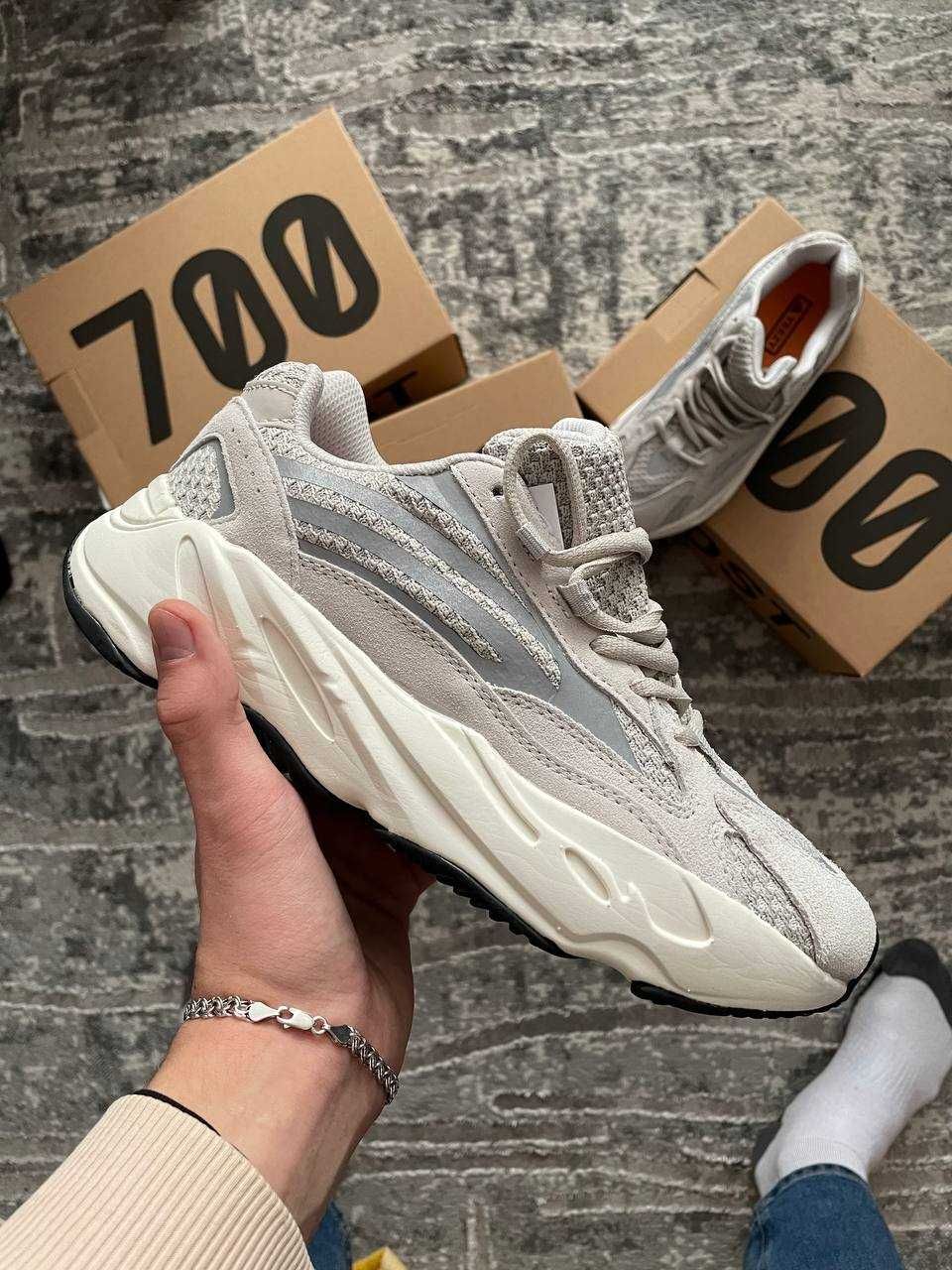 Кросівки Adidas Yeezy Boost 700