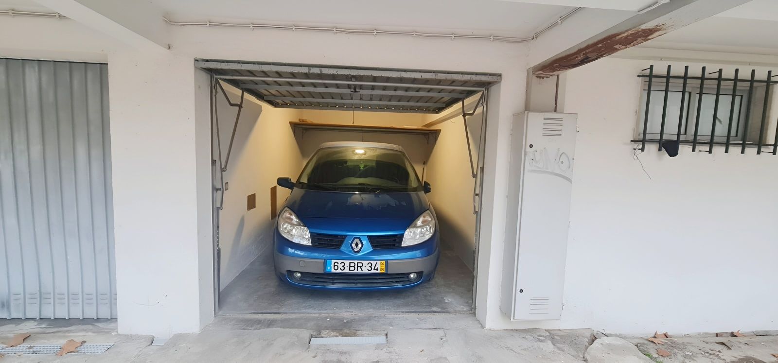 Garagem com saída direta para a rua. Entroncamento.