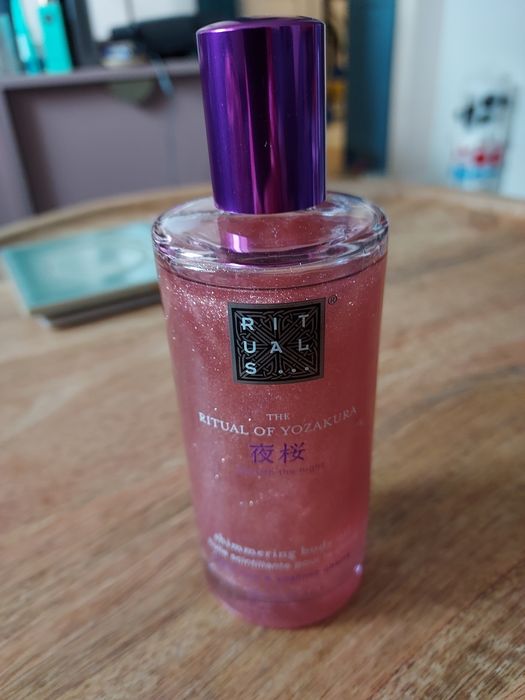 Shimmering body oil, Yozakura, Rituals, brokatowy olejek