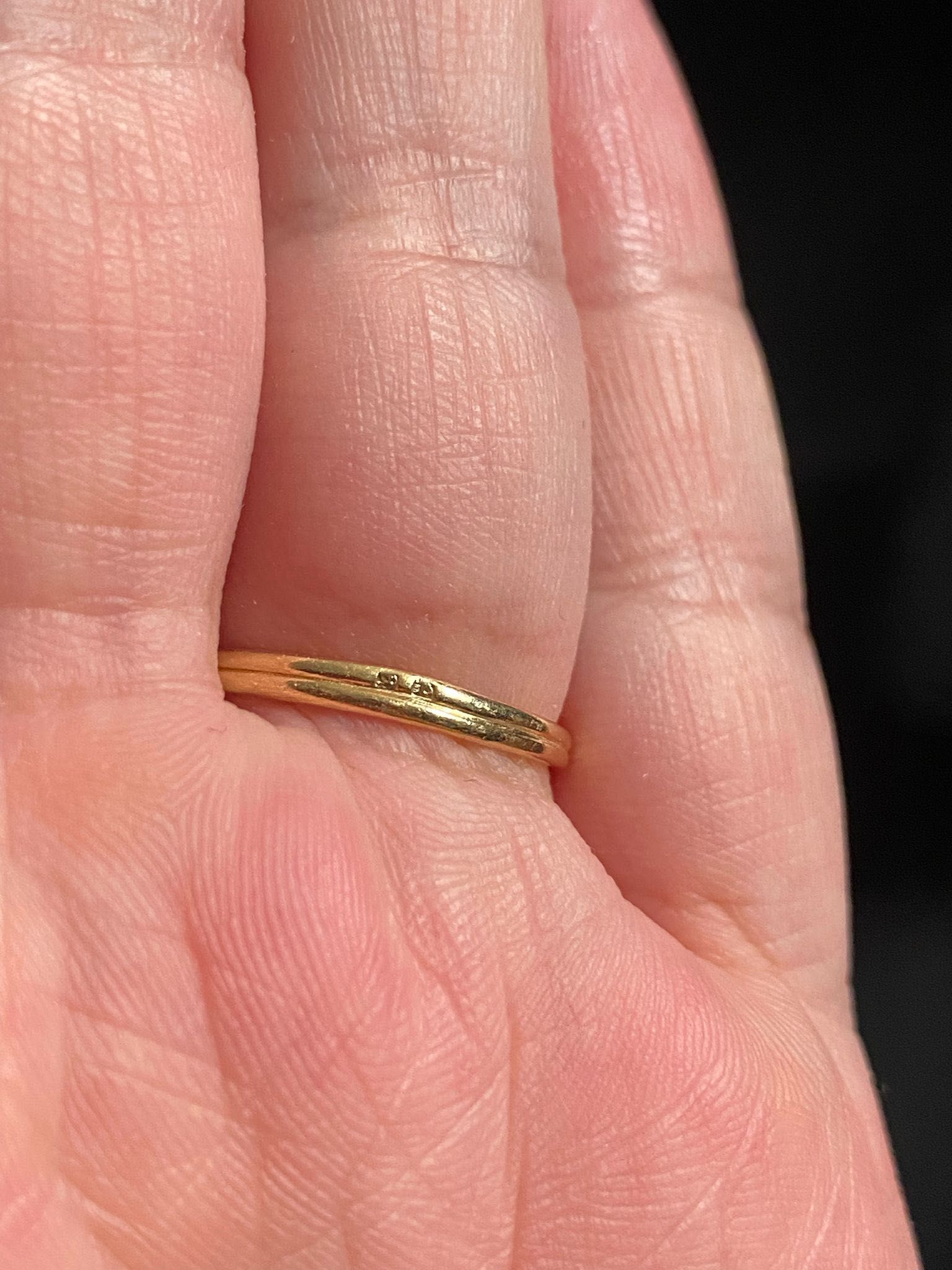 Anel de ouro com zirconias