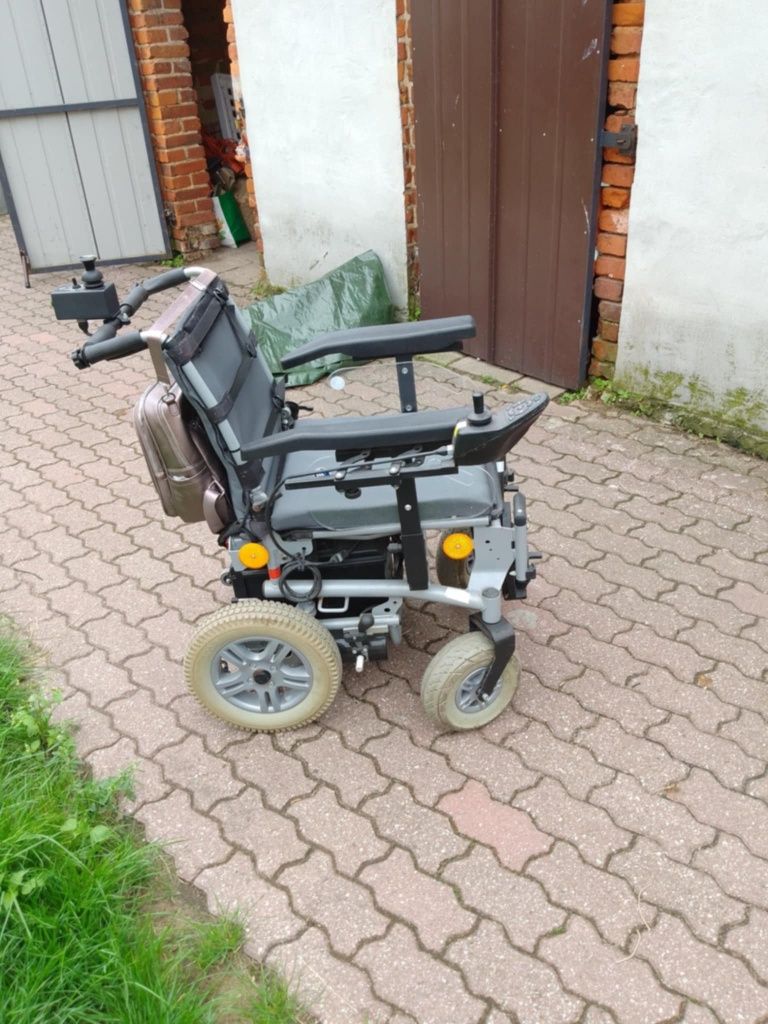 Wózek inwalidzki elektryczny