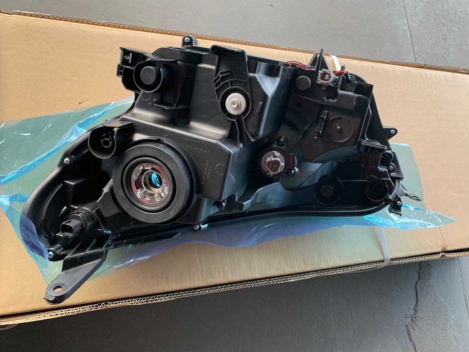 TOYOTA RAV 4 Фара правая 2016 2017 2018  81110-0R080