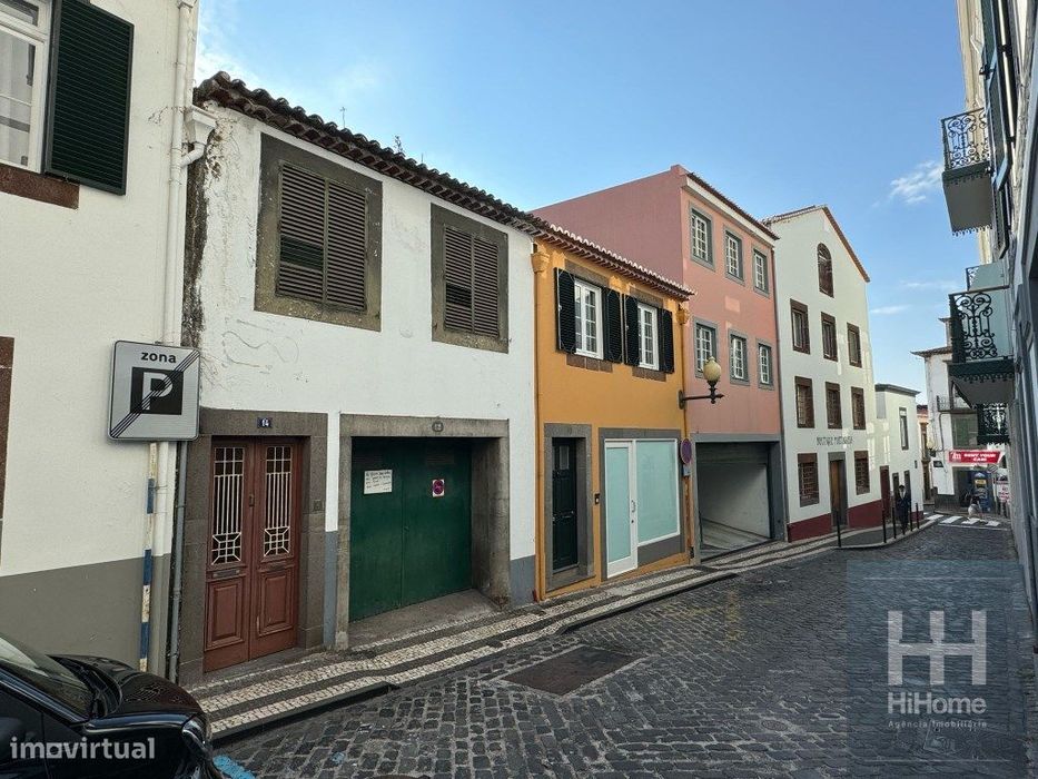 Prédio com projecto para 4 apartamentos no centro do Funchal