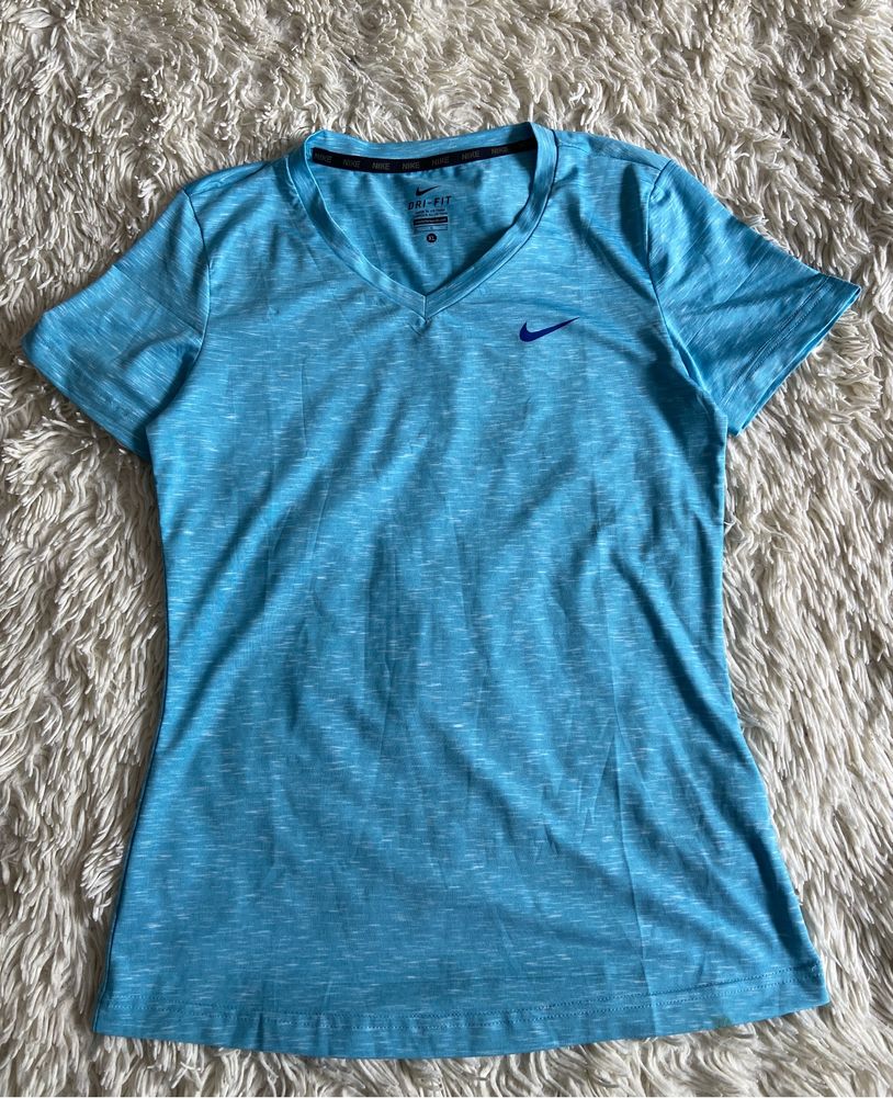 Розвантажую гардероб футболки ck, peak, nike