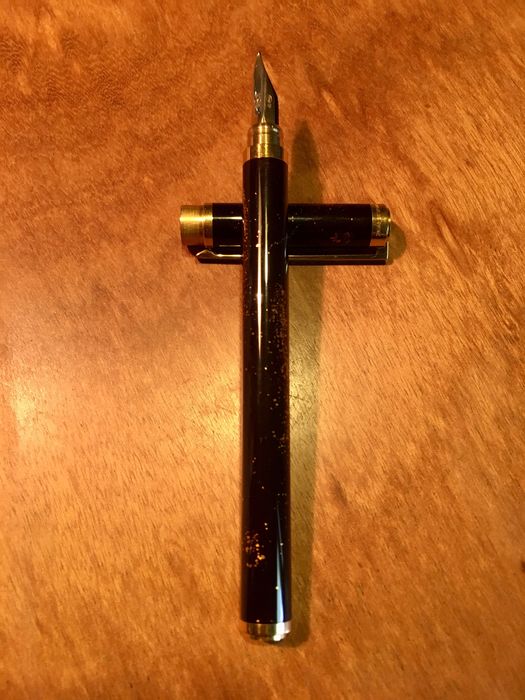 S.T. DUPONT - caneta - acb. ouro e laca da China com pó de ouro