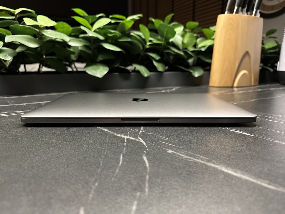 Macbook Pro 13” 2019 Touch Bar 4x Thunderbold i7 16GB 500GB 98%