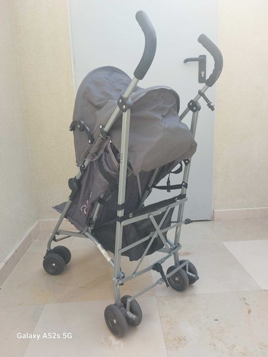 Carrinho de bebé YOLO dobrável - leve e prático