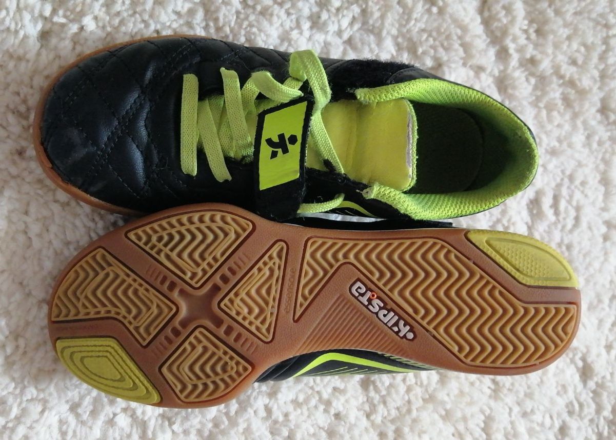 Бутси, сороконожки  футзалки. Футбольная обувь Adidas Nike, Joma Kelme