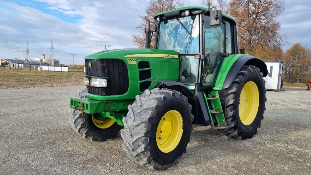 Ciagnik John Deere Model 6530