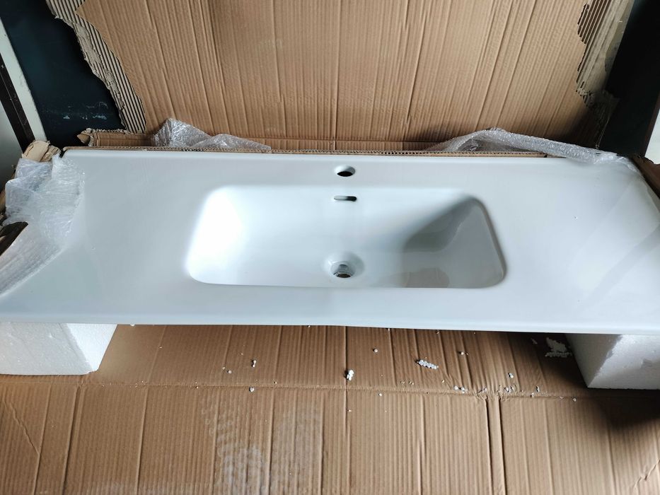 Umywalka szerokość 120cm ceramiczna.