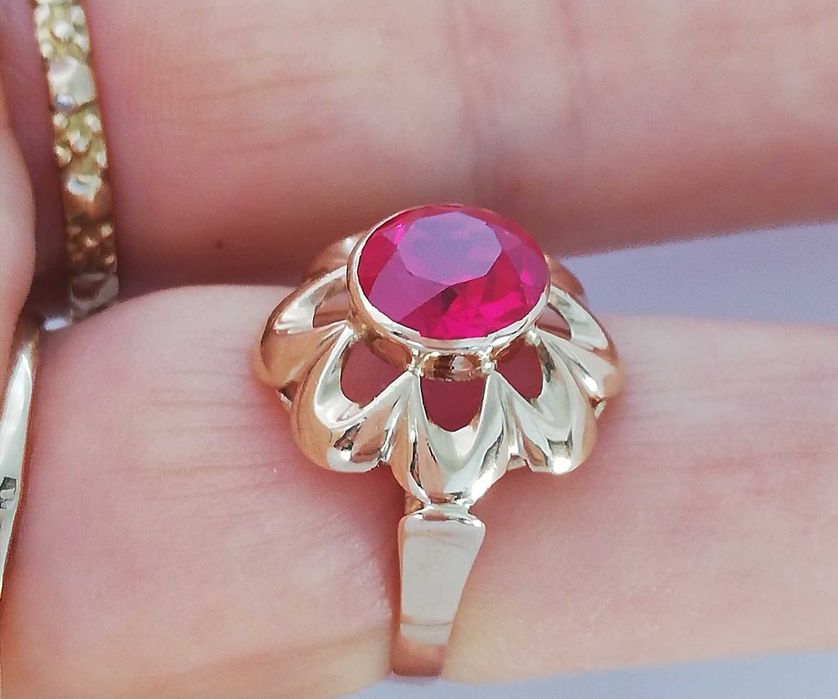 ZŁOTY pierścionek p585 rubinowy kamień Lata 70 te PRL.