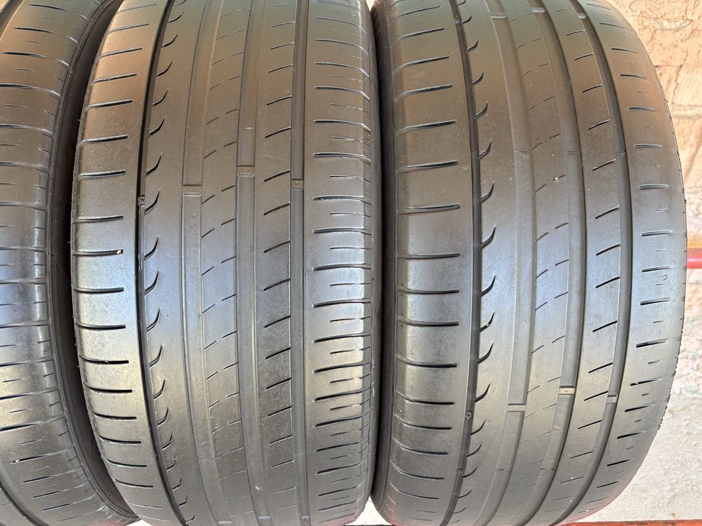Комплект літніх шин 235/45R18