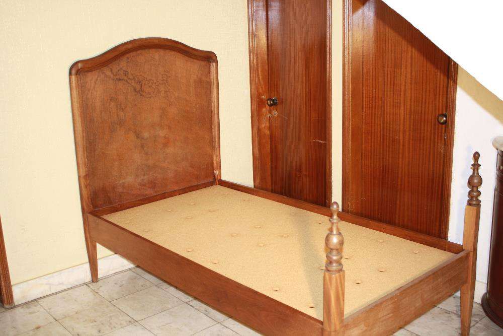 Cama antiga restaurada