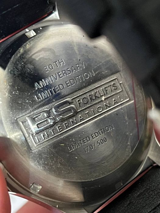 Годинник новий в коробці