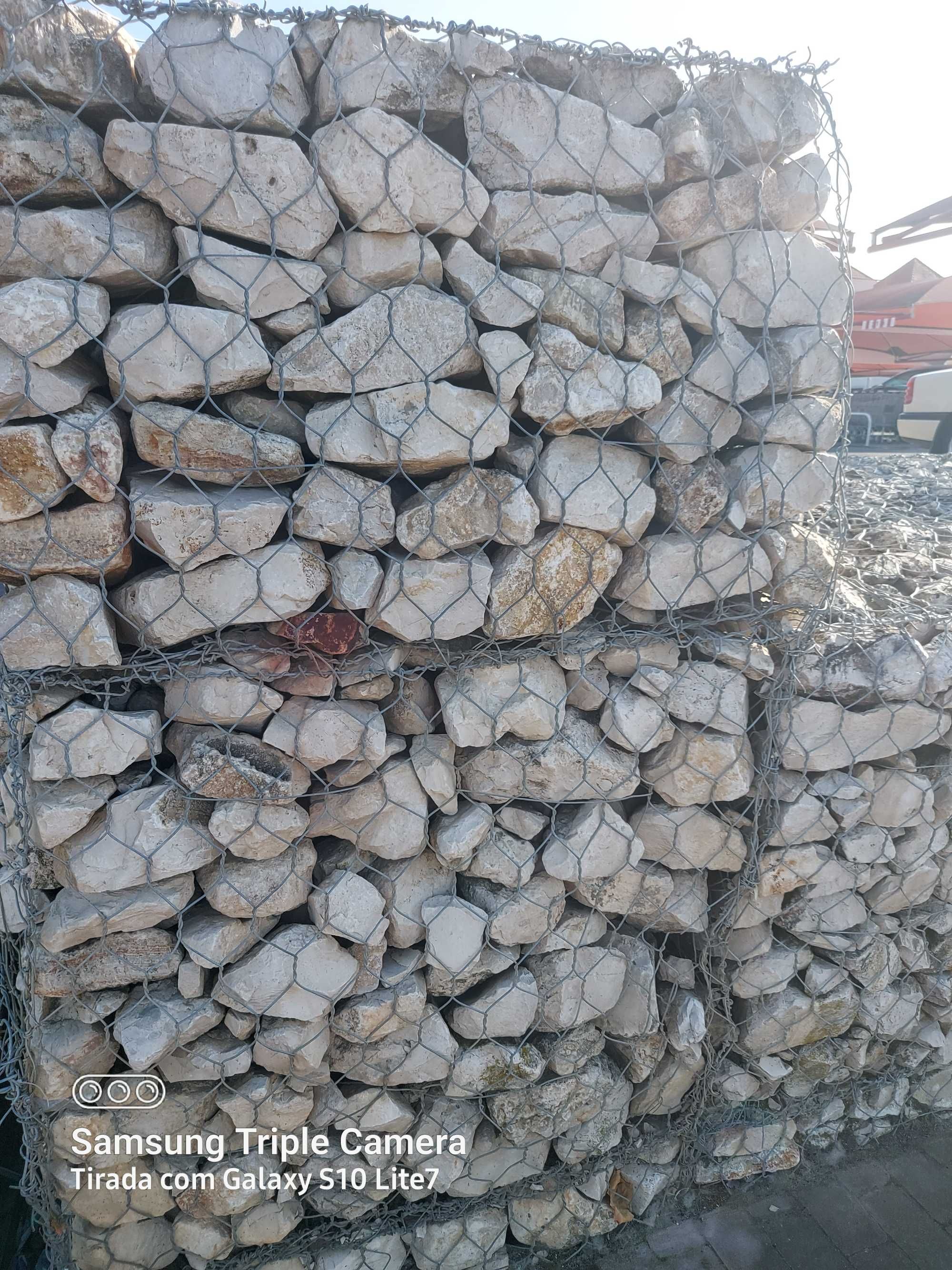 Pedras para muros rusticas, e serradas