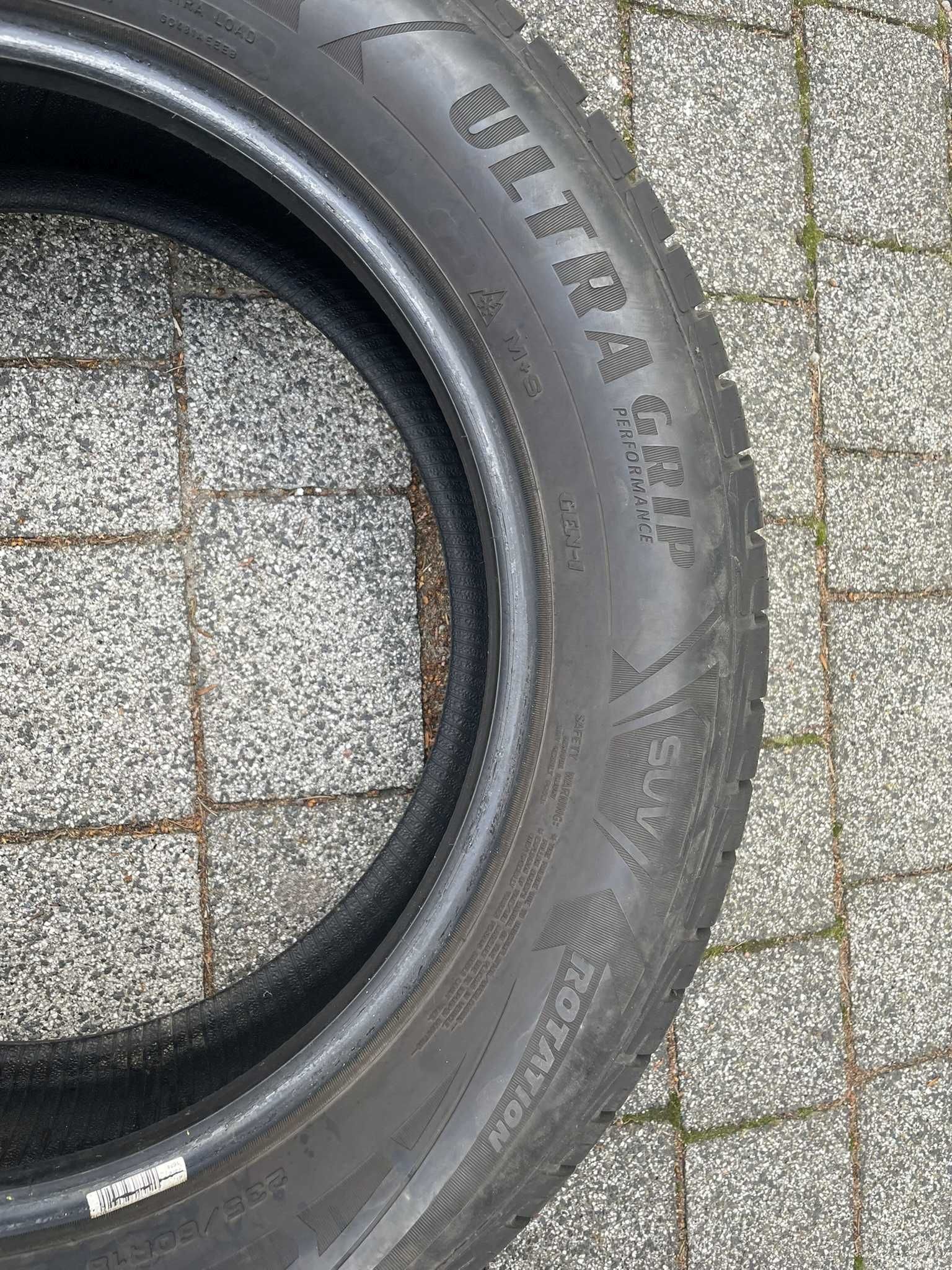 Zimowe opony Goodyear 235/60 R18 107H – Honda CR-V 2020