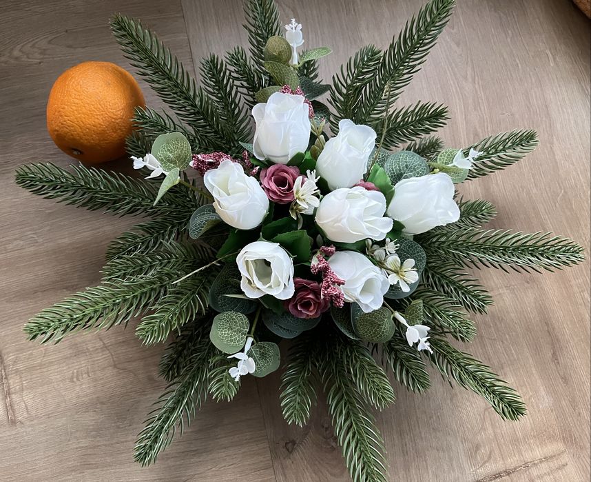 Wiazanka ze sztucznych kwiatów