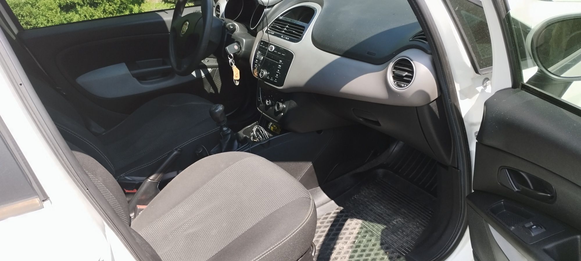 Автомобіль Fiat Linea