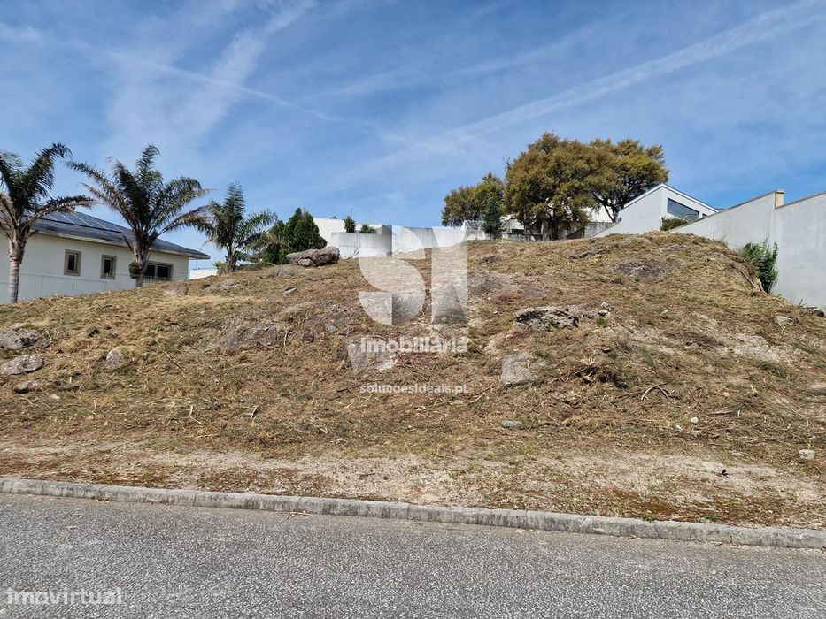 Terreno urbano - Parada de Todeia