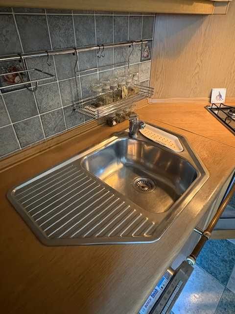 piękna kuchnia drewniana w stylu rustykalnym