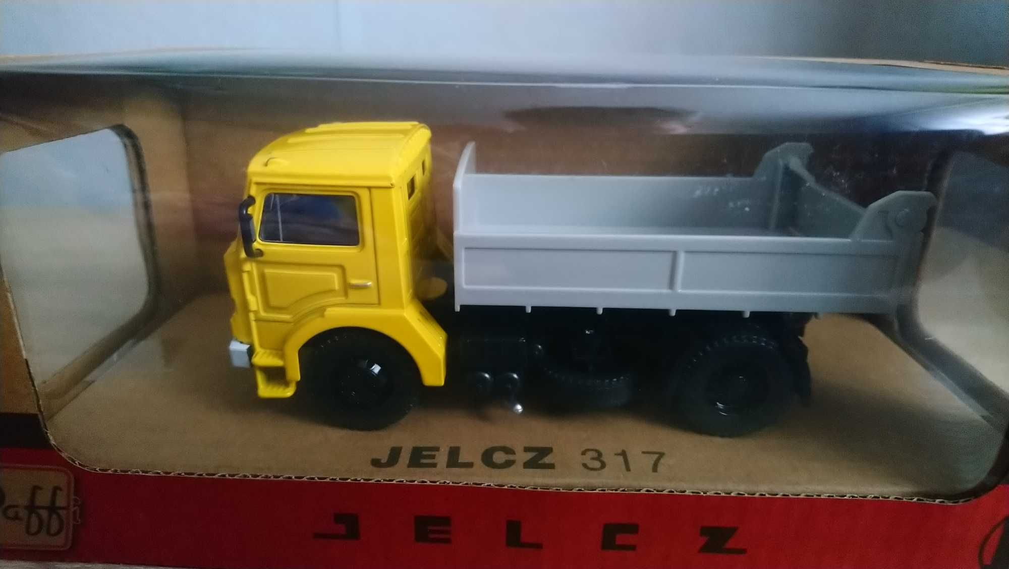 Kultowe auta ciężarówki Jelcz 317 oraz Star 266