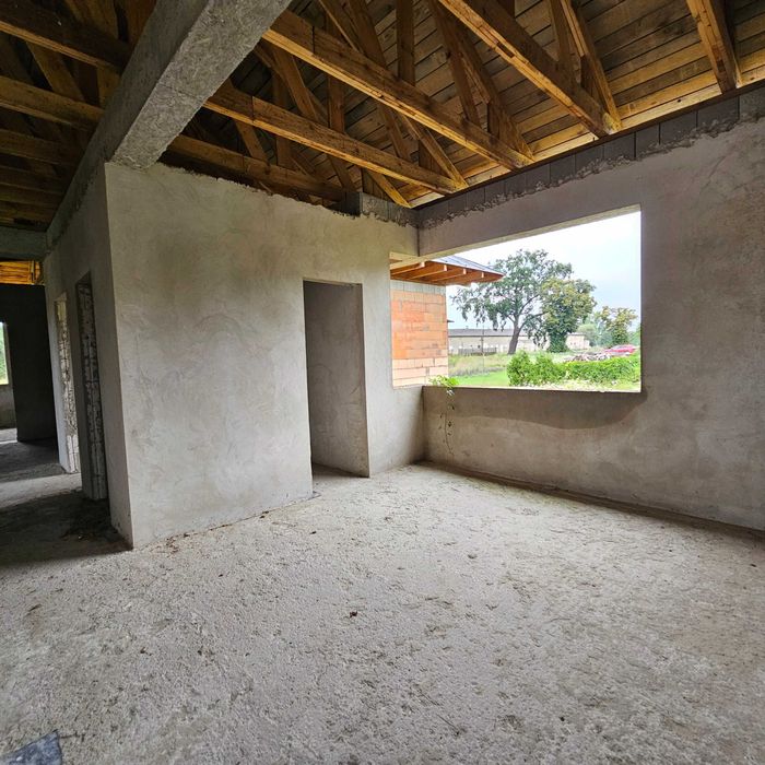 Dom blisko Leszna - 4 sypialnie, salon z aneksem. Działka 2000m²