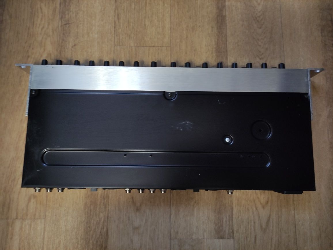 Компресор Behringer Composer Pro MDX 2200