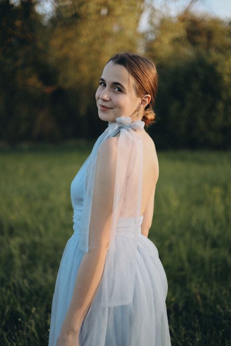 Продам або дам в оренду сукню випускну, вечірню