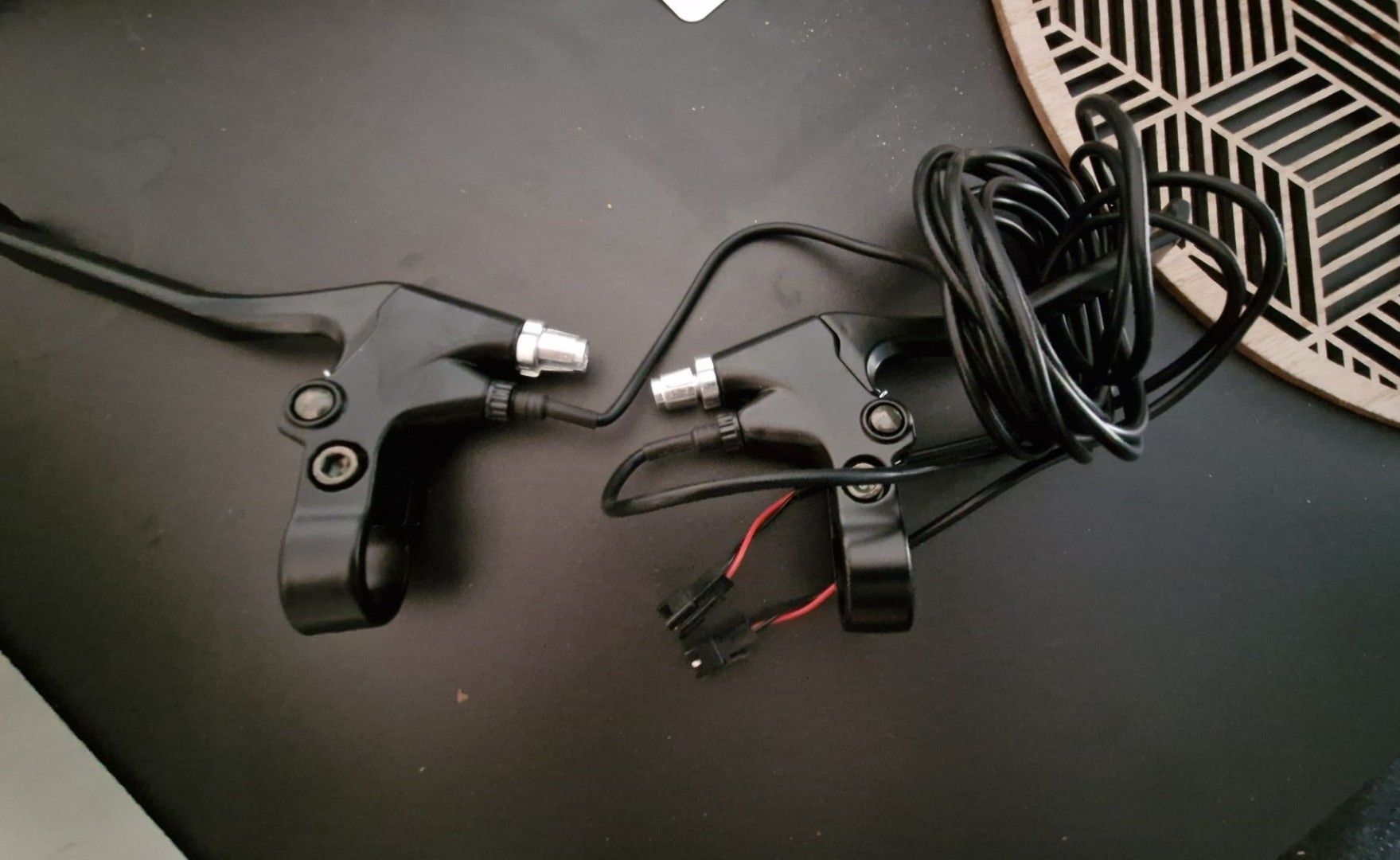 Dźwignie hamulca z czujnikiem do ebike