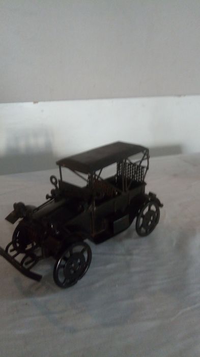 Rolls Royce modelo antigo feito a mão