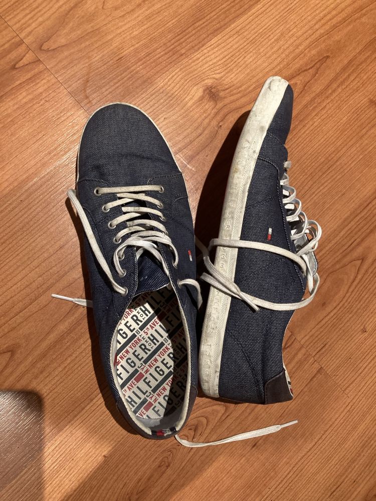 Ténis Tomy Hilfiger outro Converse