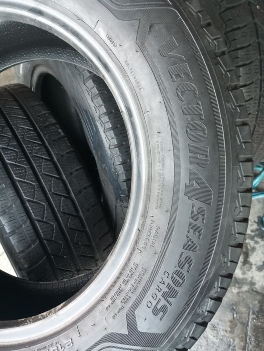 Sprzedam bardzo ładne opony Goodyear 215/65 r16C