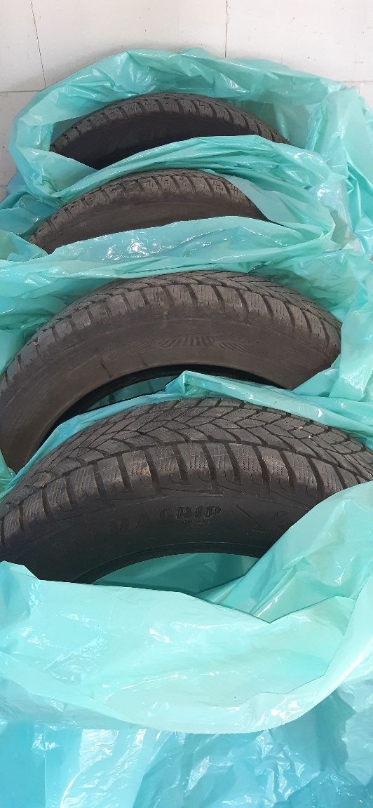 Goodyear UltraGrip Performance 215/55 R17