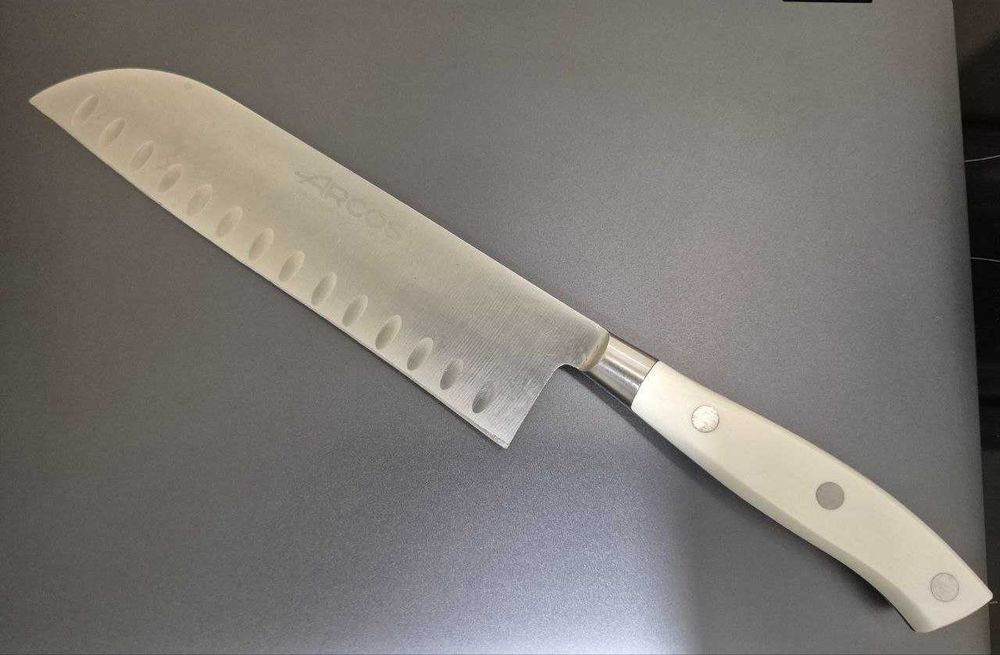 Продам кухонный шеф-нож Arcos Santoku (Испания) Б\У
