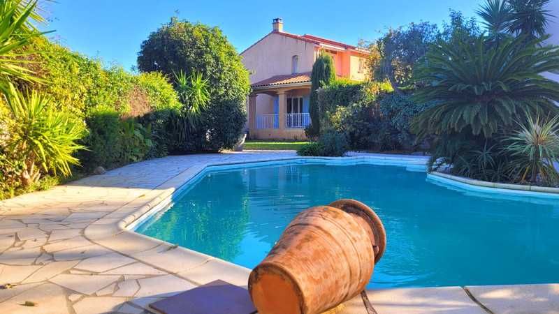 Moradia de 3 Andares com Piscina em Macinhata do Vouga