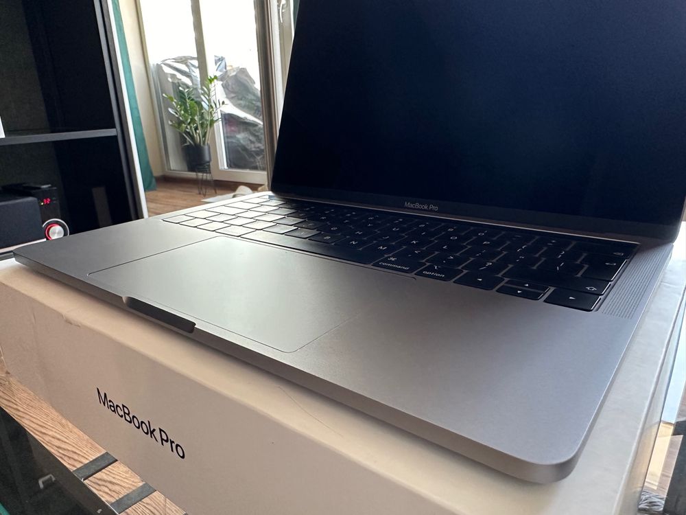 Macbook 13 Pro Touchbar 2019 mało cykli ładowania!