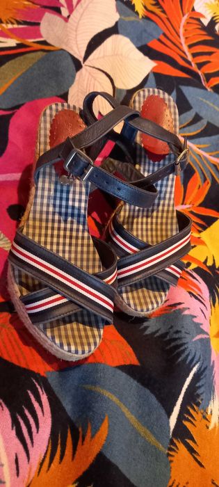 Sandálias de cunha, azuis, vermelhas e brancas - 37 - Lion Of Porches