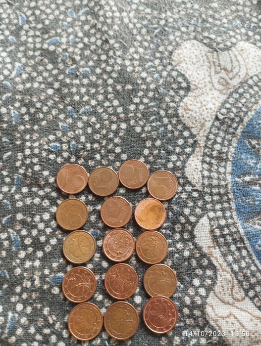 Medas raras .de 1  centimo de euros com símbolo de um trevo