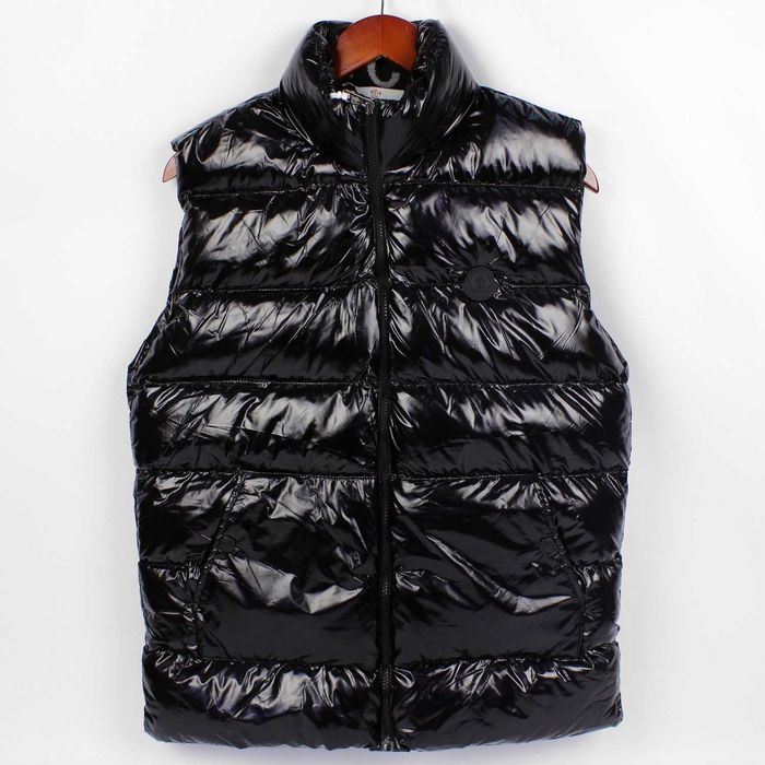 Жилетка мужская глянцевая черная с логотипом, размеры разные