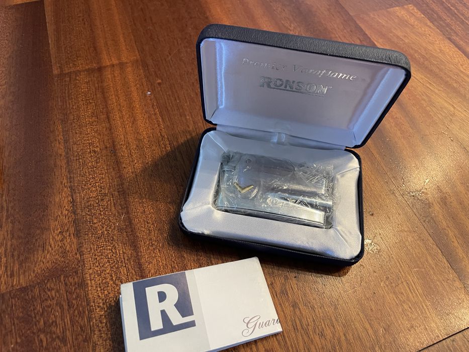 Ronson Premier Varaflame — нова газова запальничка, оригінал
