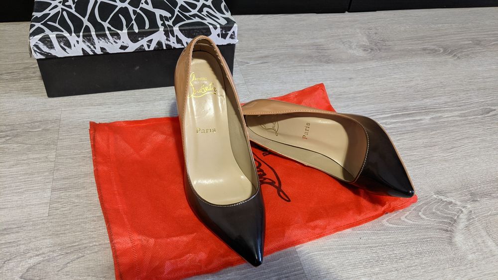 Туфли Christian красная подошва.