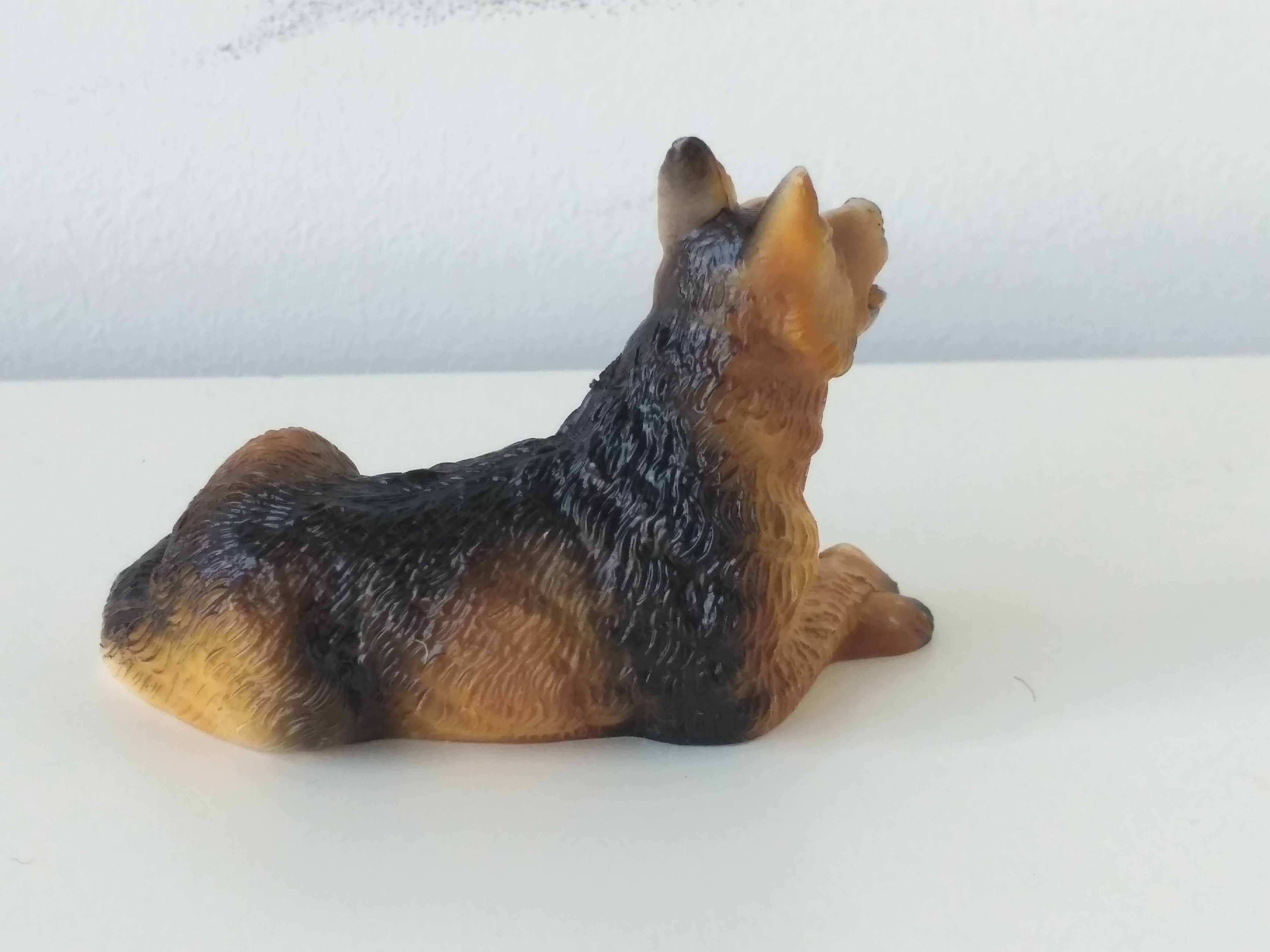 Pies Schleich: leżący owczarek niemiecki