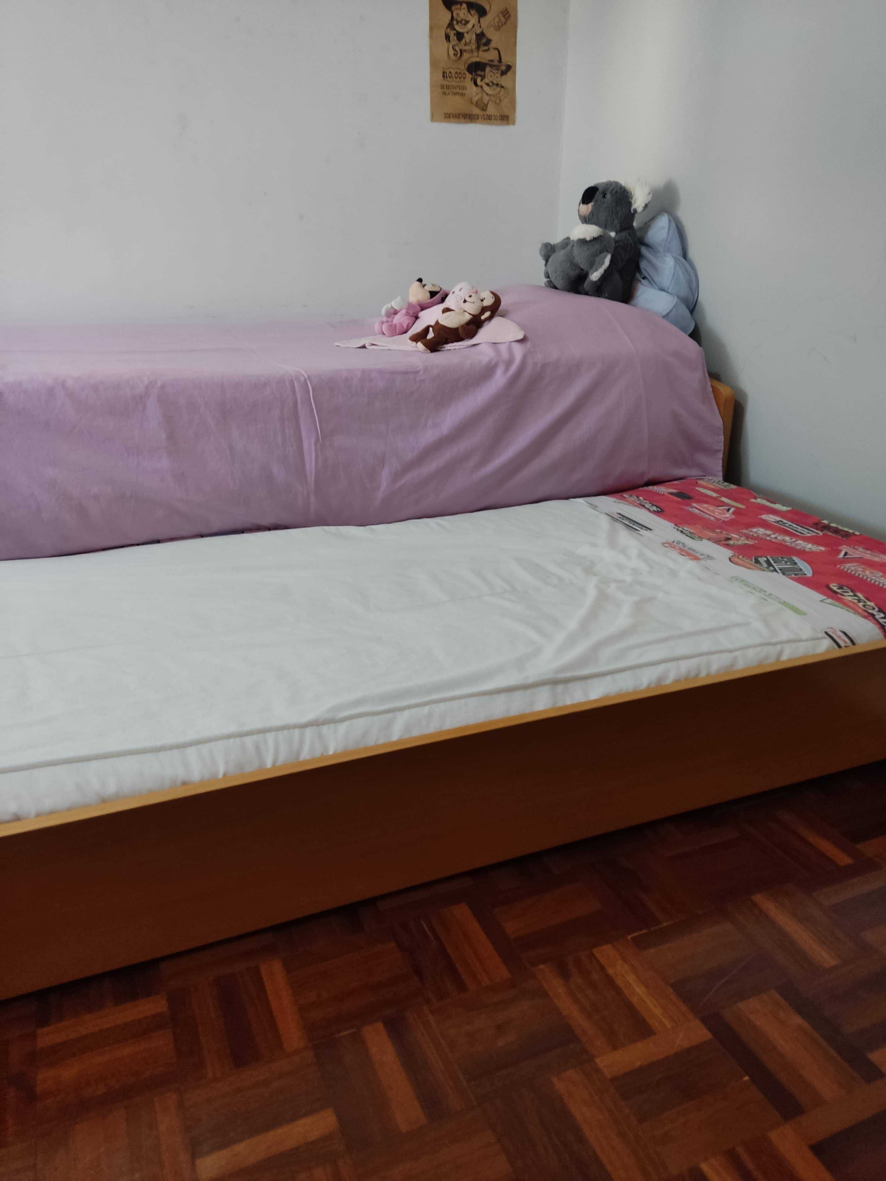 Cama de solteiro dupla