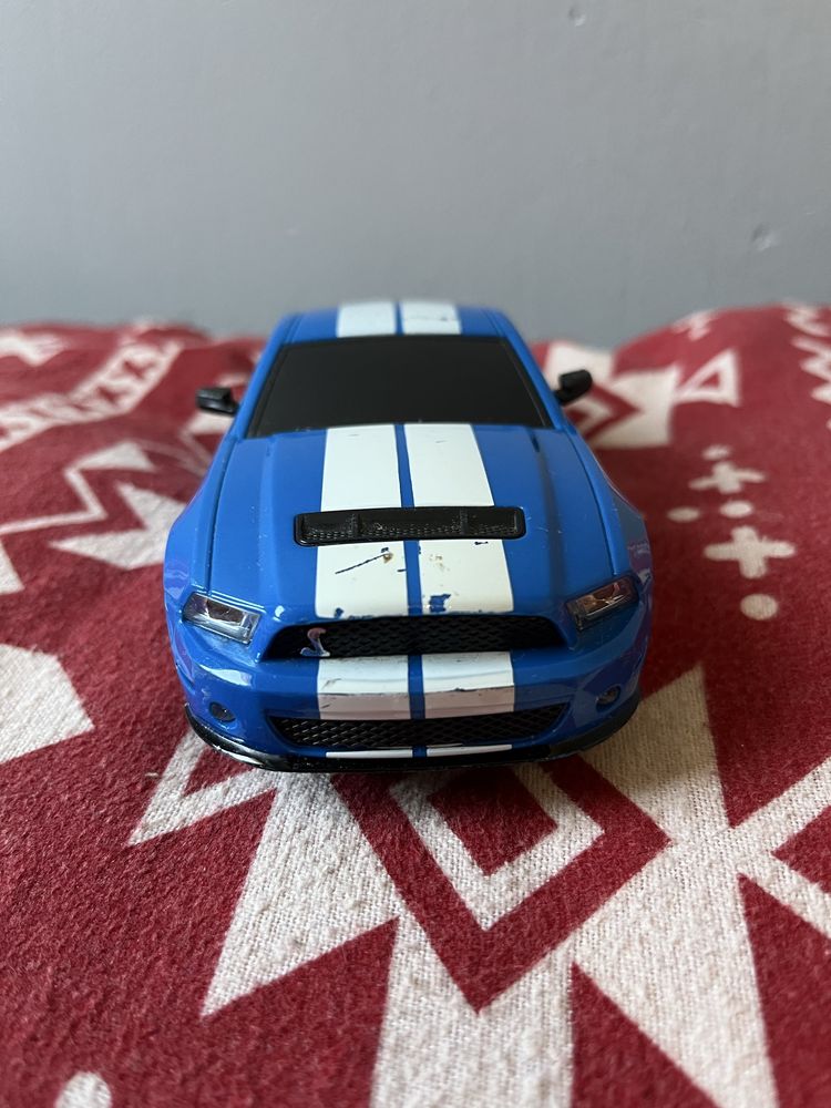 Zabawkowy samochodzik mustang bez pada