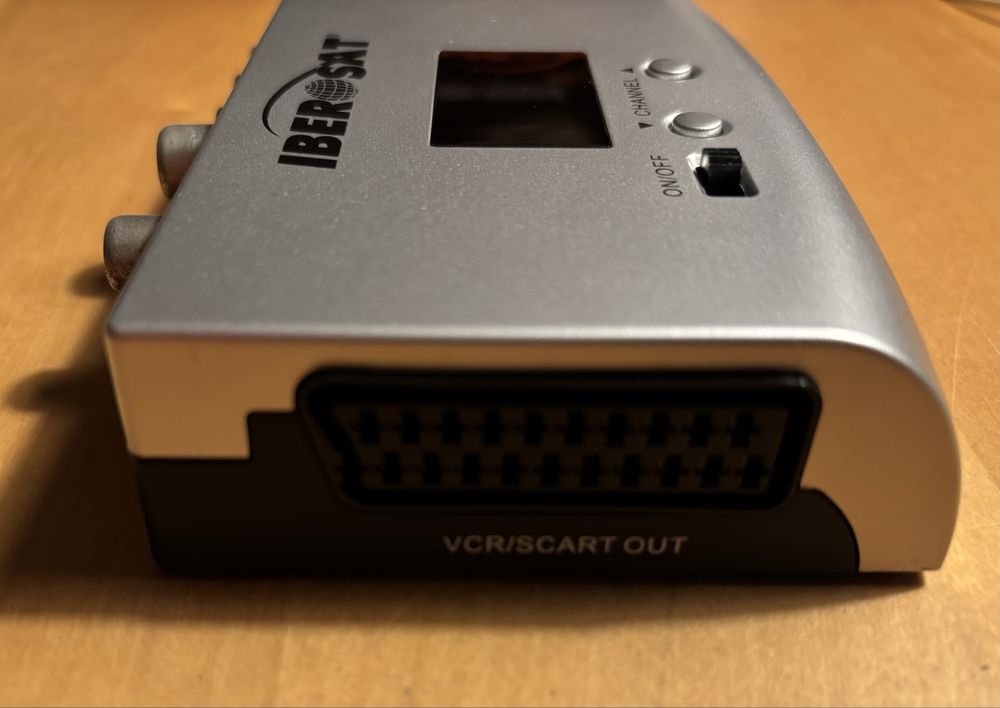 Modulador de Vídeo Universal Iberosat Mod 300 - NOVO, na caixa
