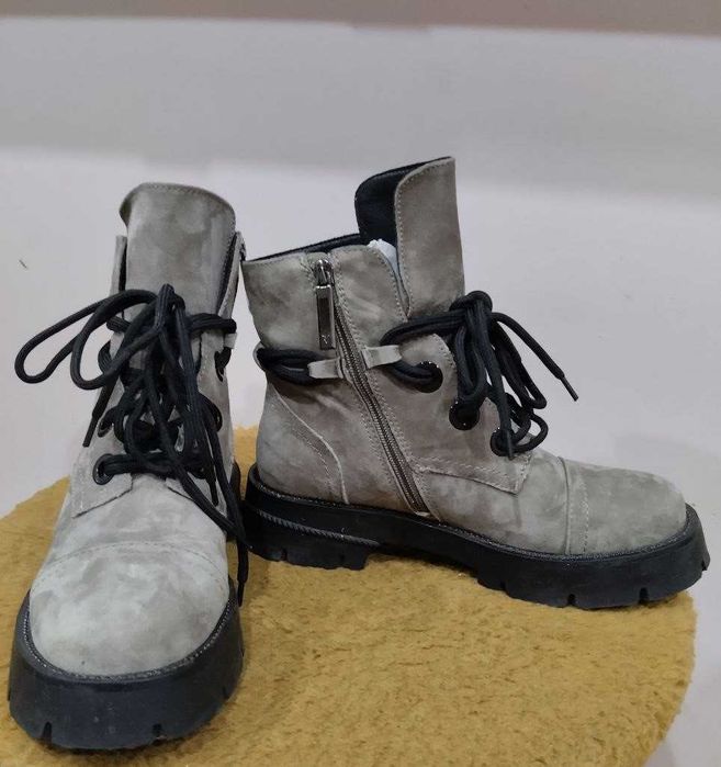 Ботинки замшевые демисезонные фирмы Vitto Rossi 36,5 р., практически н