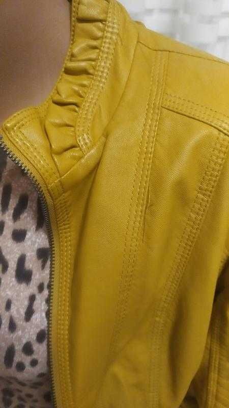 Курточка горчичного цвета