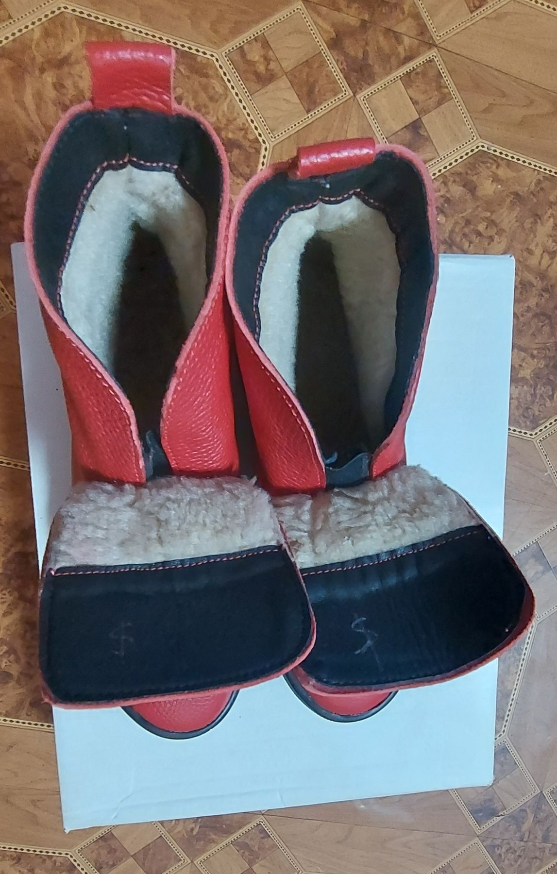 Червоні зимові жіночі шкіряні черевики